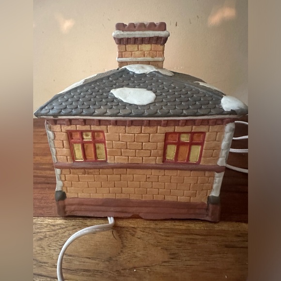 Winter Valley Cottages Christmas Village Lighted Train Station Porcelain In Box - Picture 4 of 12